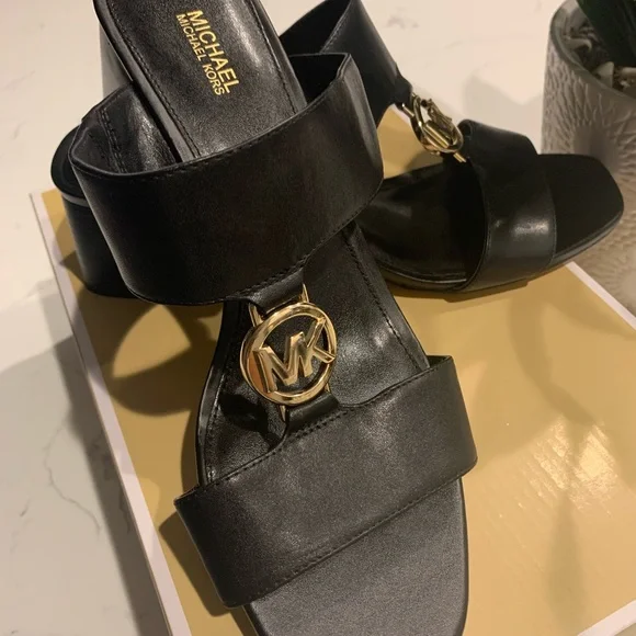 Michael Kors women's size 8 mule Black sandals leather Gently worn. - Picture 3 of 13